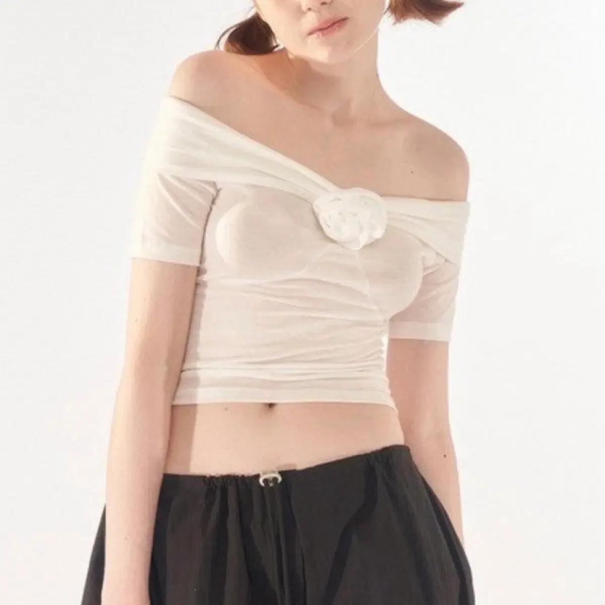 [미개봉 새상품] 오드원아웃 Flower drape off-shoulde