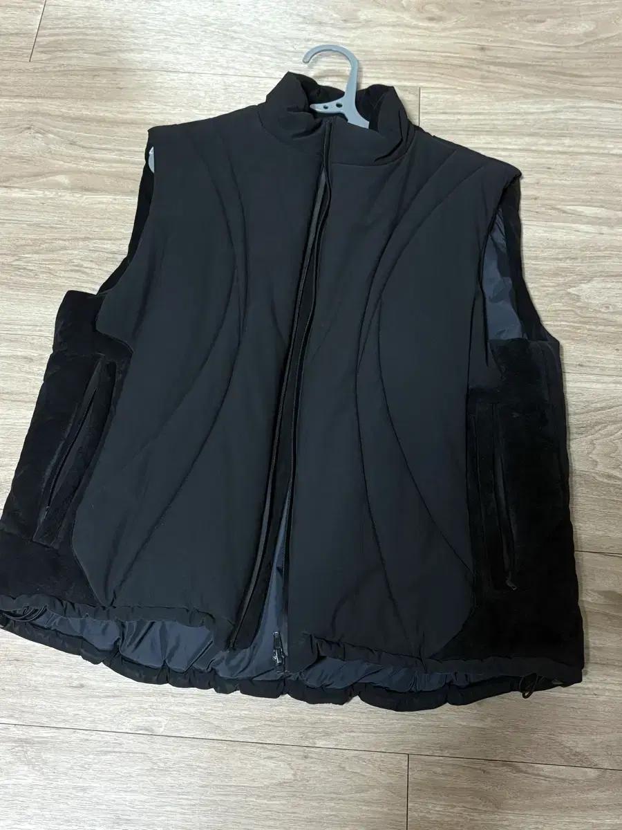 xlim padded vest 2 size black 패딩 베스트