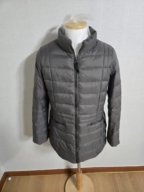 마운트레인/여성용/경량패딩/구스다운/정품/상태A