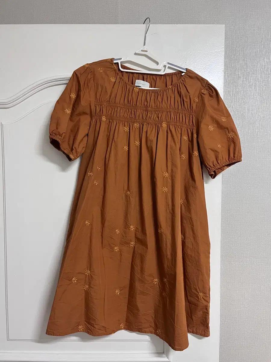 브라운 꽃자수 셔링 미니 반팔 원피스