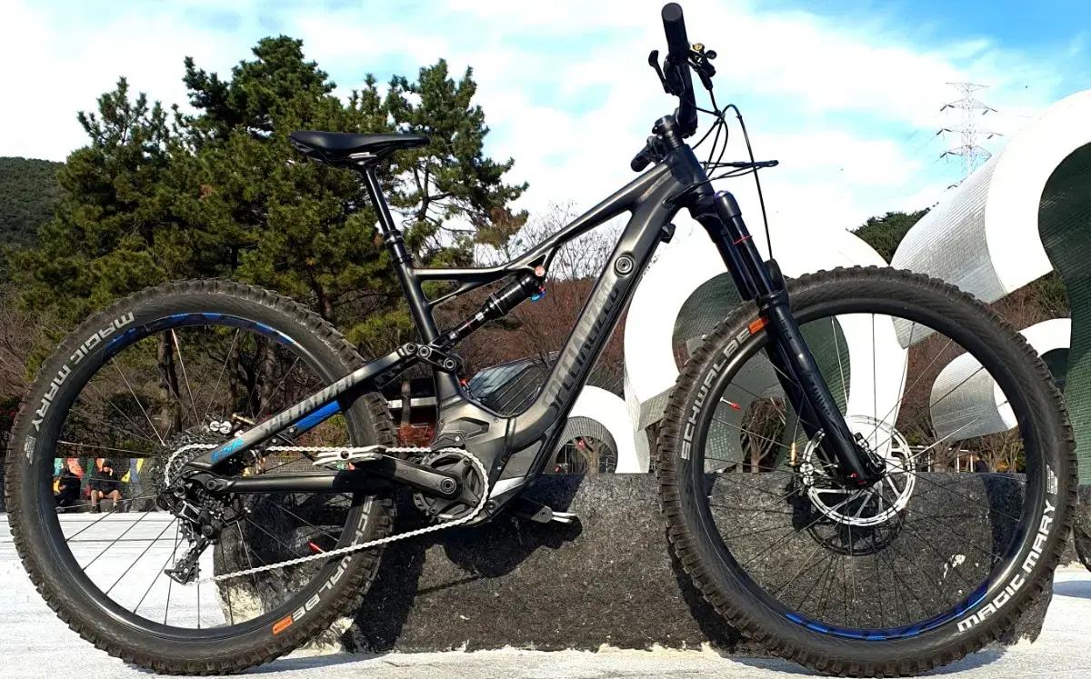 스페셜 라이즈드 전기 산악 자전거 E-MTB