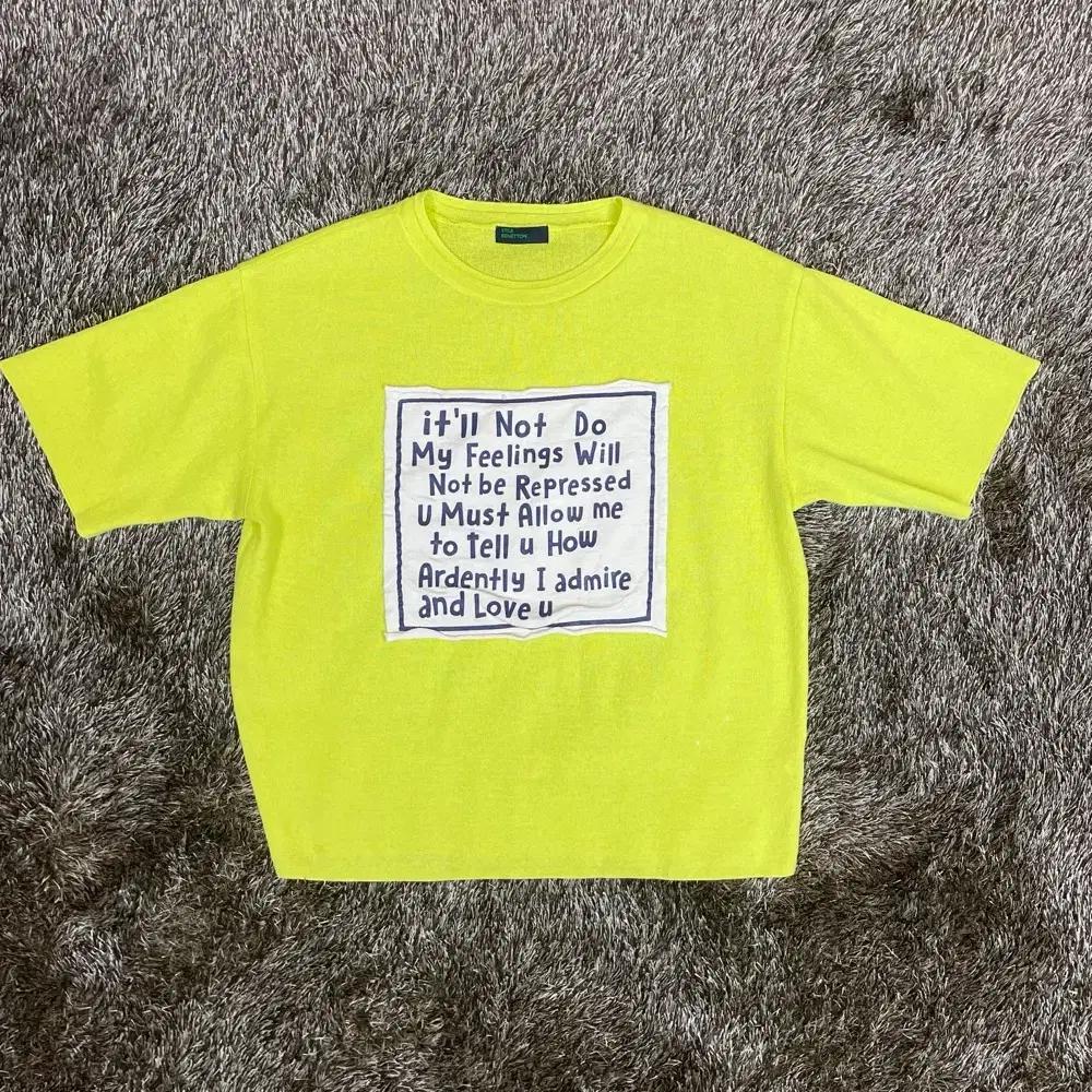 베네통 Benetton 형광옐로우 그래픽 레터링 니트 반팔 티셔츠