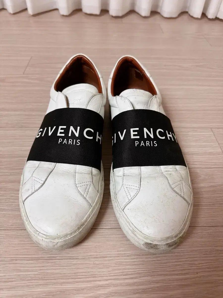 지방시(Givenchy) 어반 스트리트 밴딩 로고 스니커즈