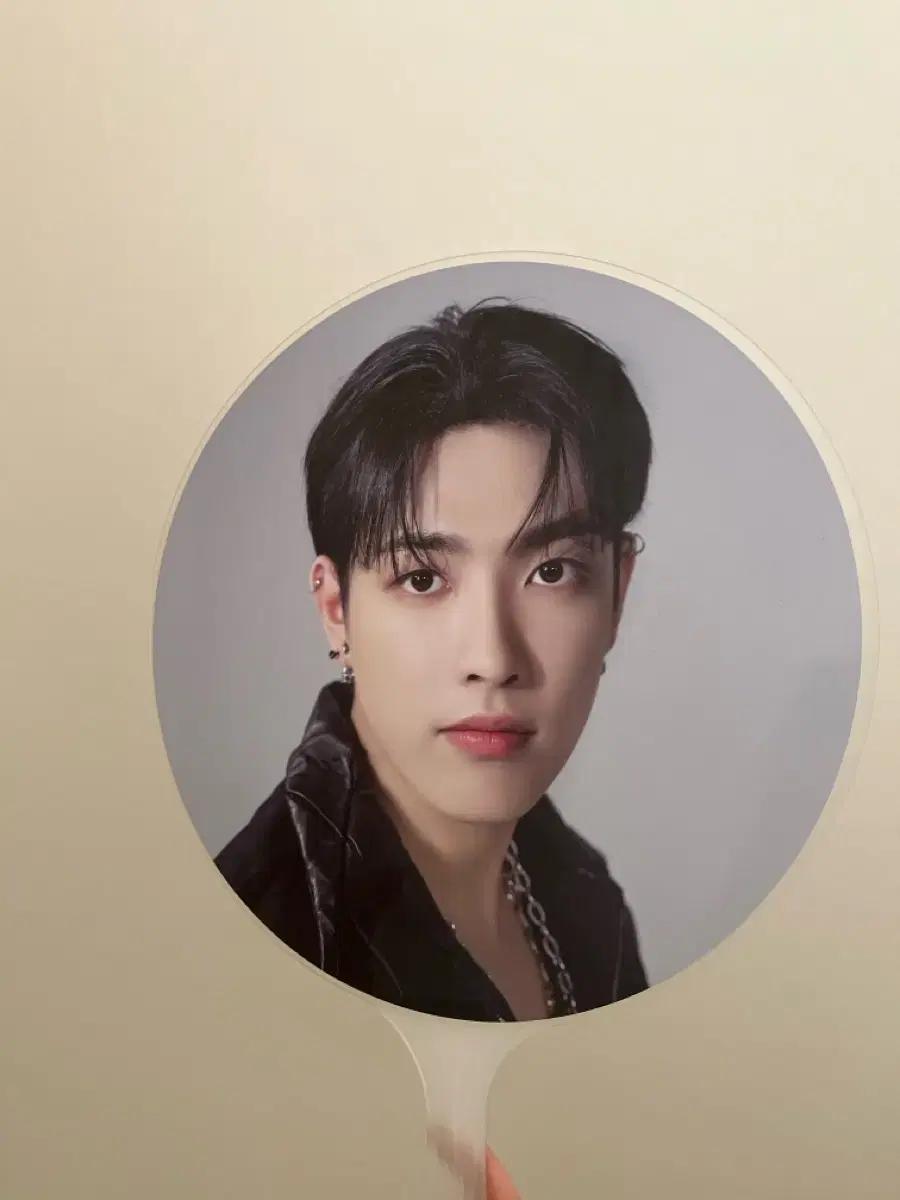 에이티즈 홍중 이미지 피켓 공식 우치와