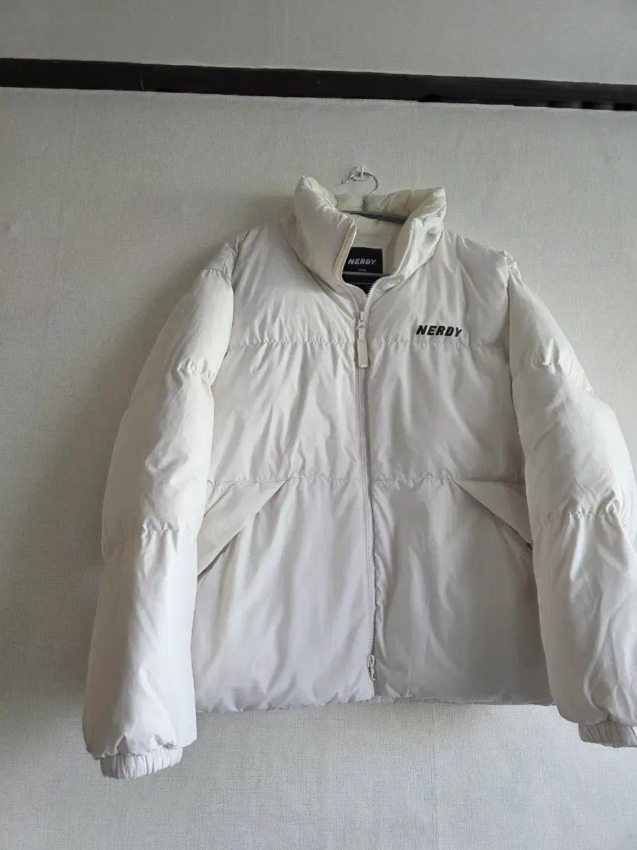 널디 NERDY 화이트 패딩 점퍼