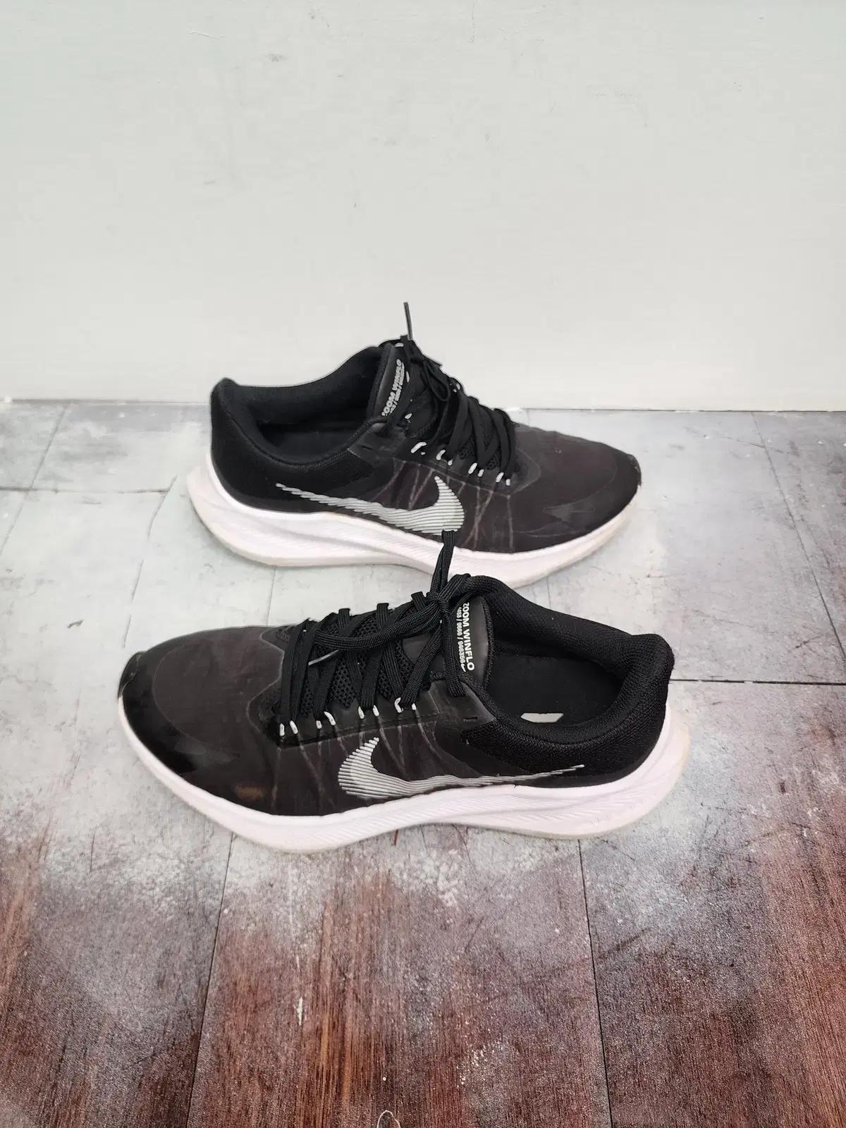 나이키 줌 윈플로 운동화(265사이즈)