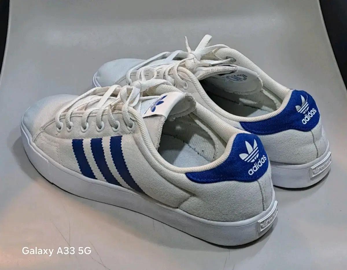 아디다스 삼선 스니커즈 아이보리/블루  265mm