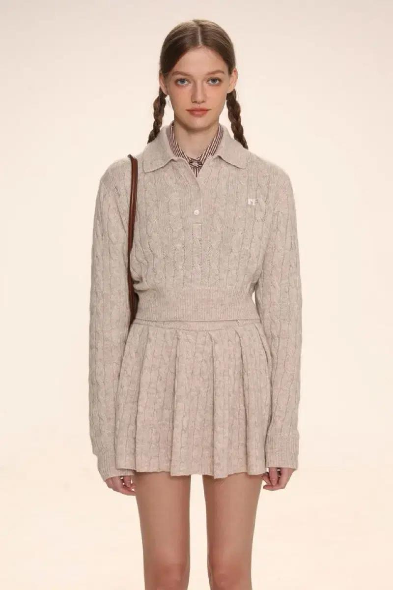 모로모로 베이지 케이블 카라 크롭니트&스커트 셋업 타낫시눈그로브리에뜨온트