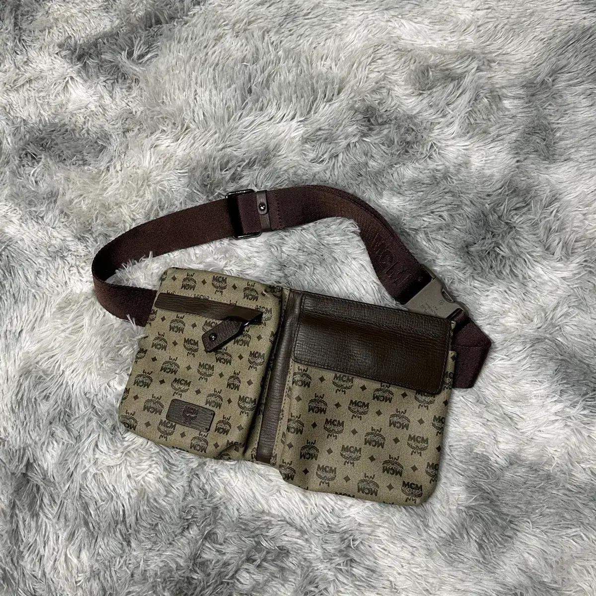 MCM 로고 패턴 힙색 벨트백