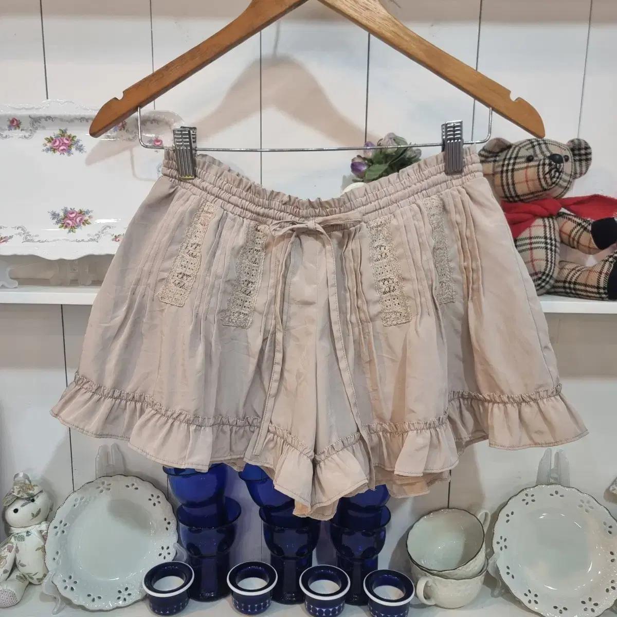 JILL STUART질스튜어트베이지 레이스 프릴 쇼츠