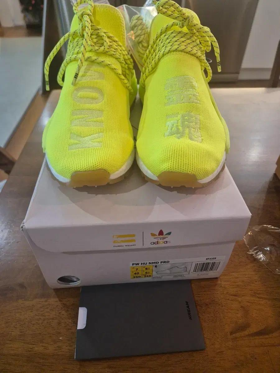 아디다스 퍼렐 nmd 250사이즈