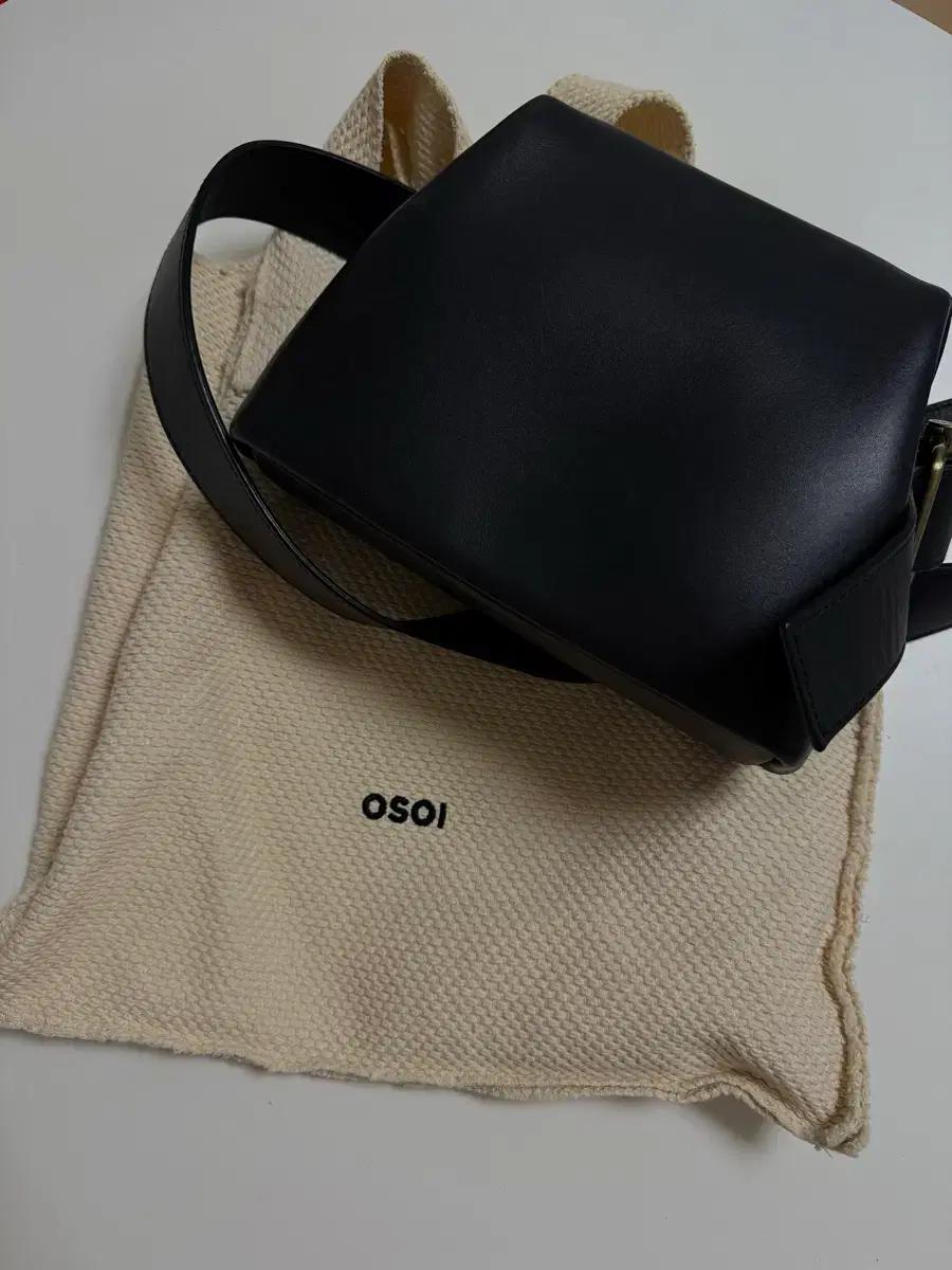 오소이 미니브로트백 블랙