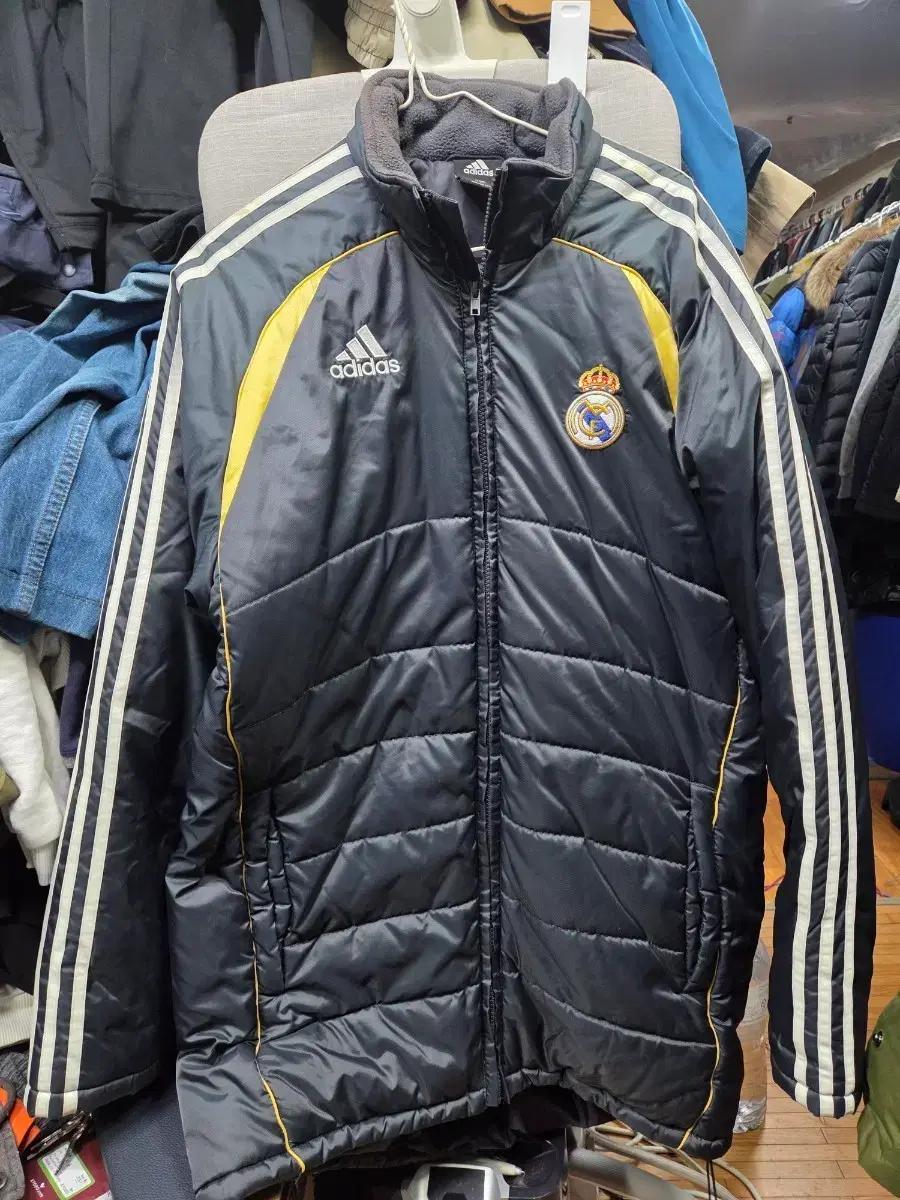 아디다스 레알마드리드 패딩 점퍼 블랙