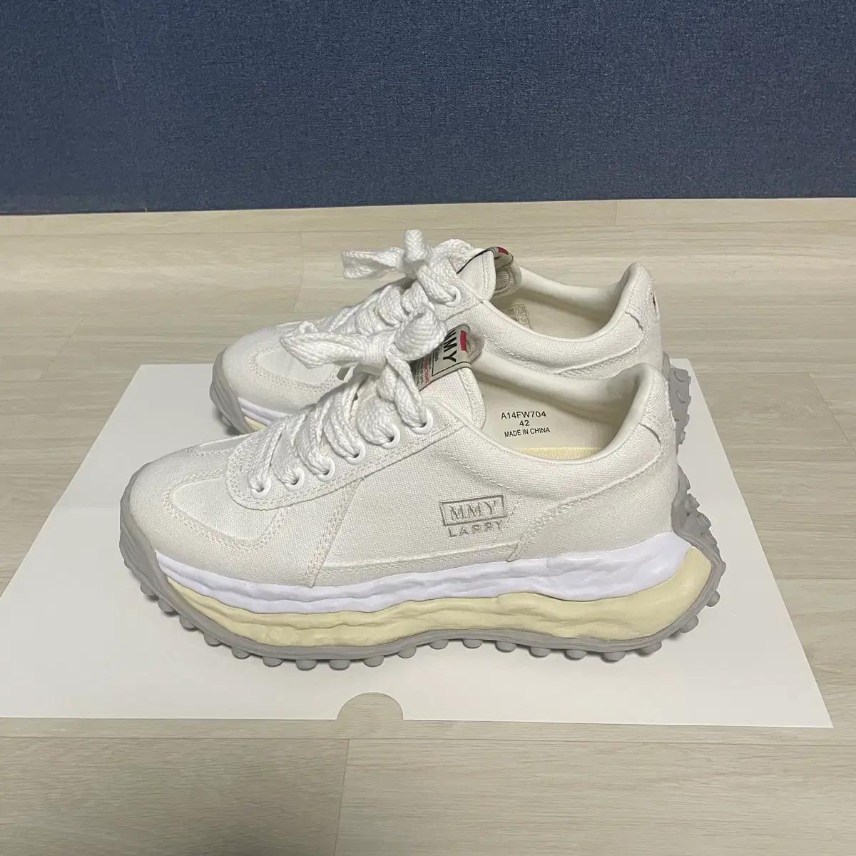 메종미하라야스히로 래리 화이트 42