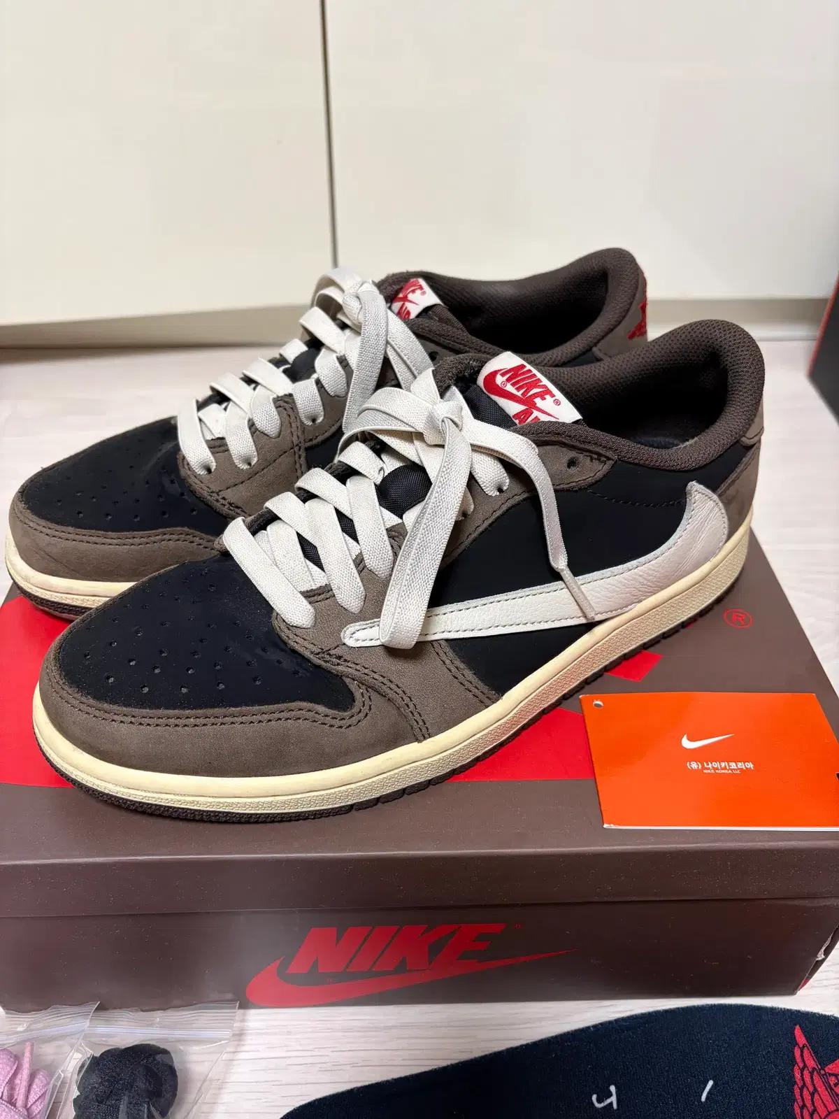 [260] 조던1 로우 트래비스 스캇 모카 OG