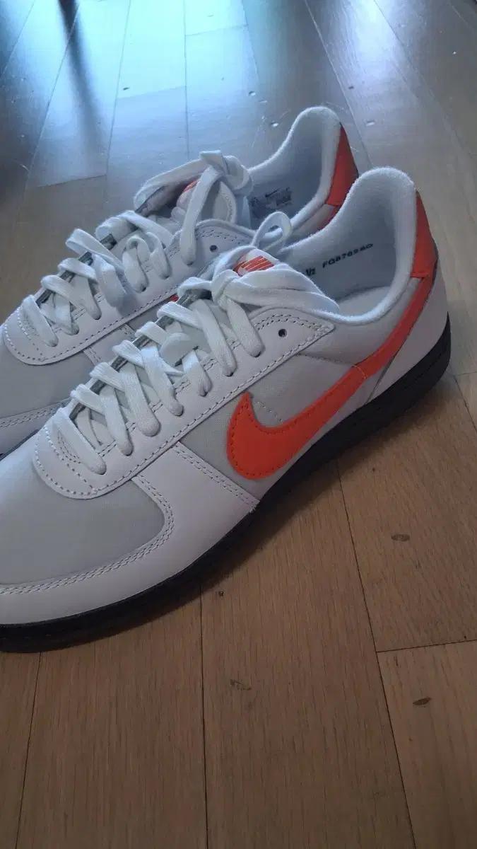 나이키 남자 운동화 285사이즈 새상품 판매합니다!