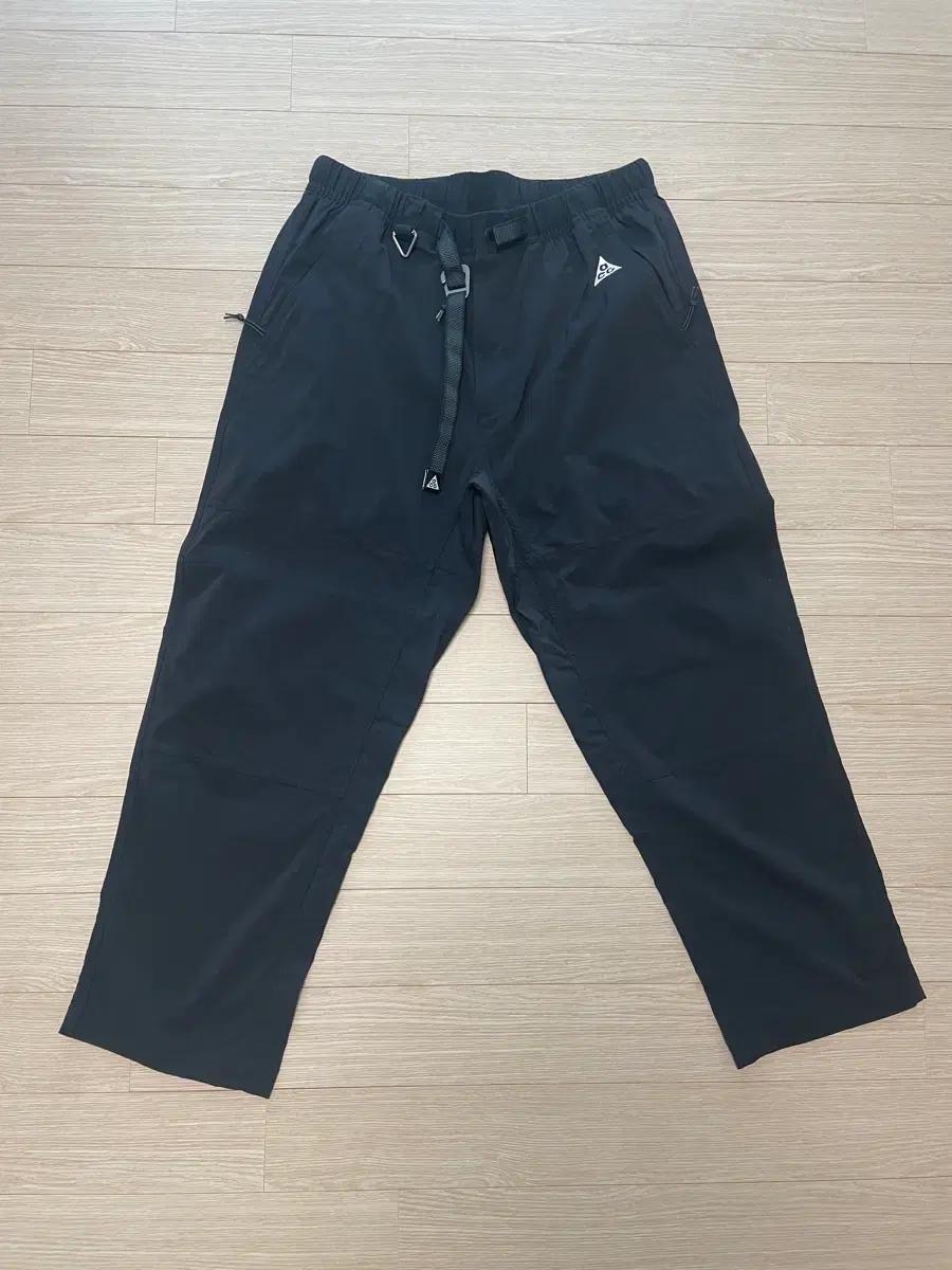 나이키 ACG 하이킹 팬츠 판매합니다.