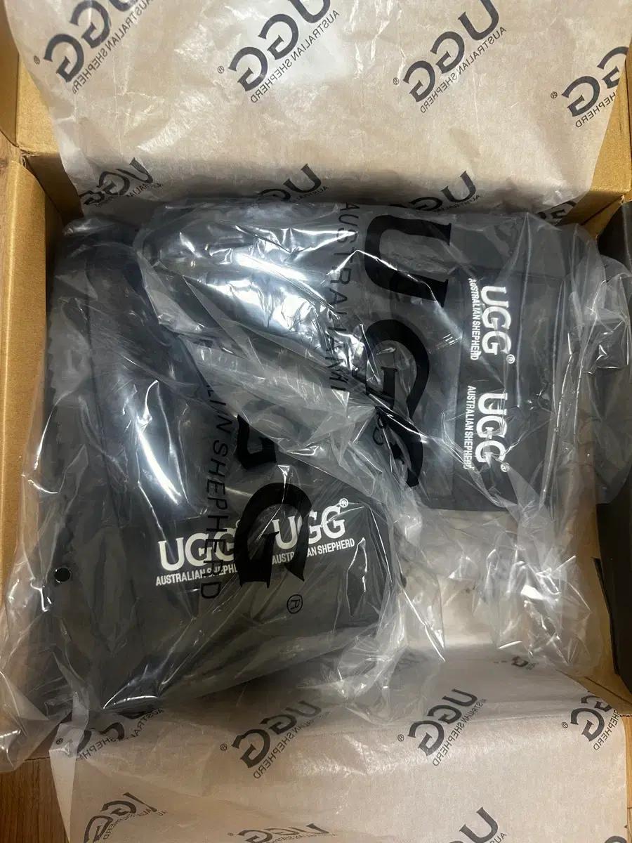 UGG