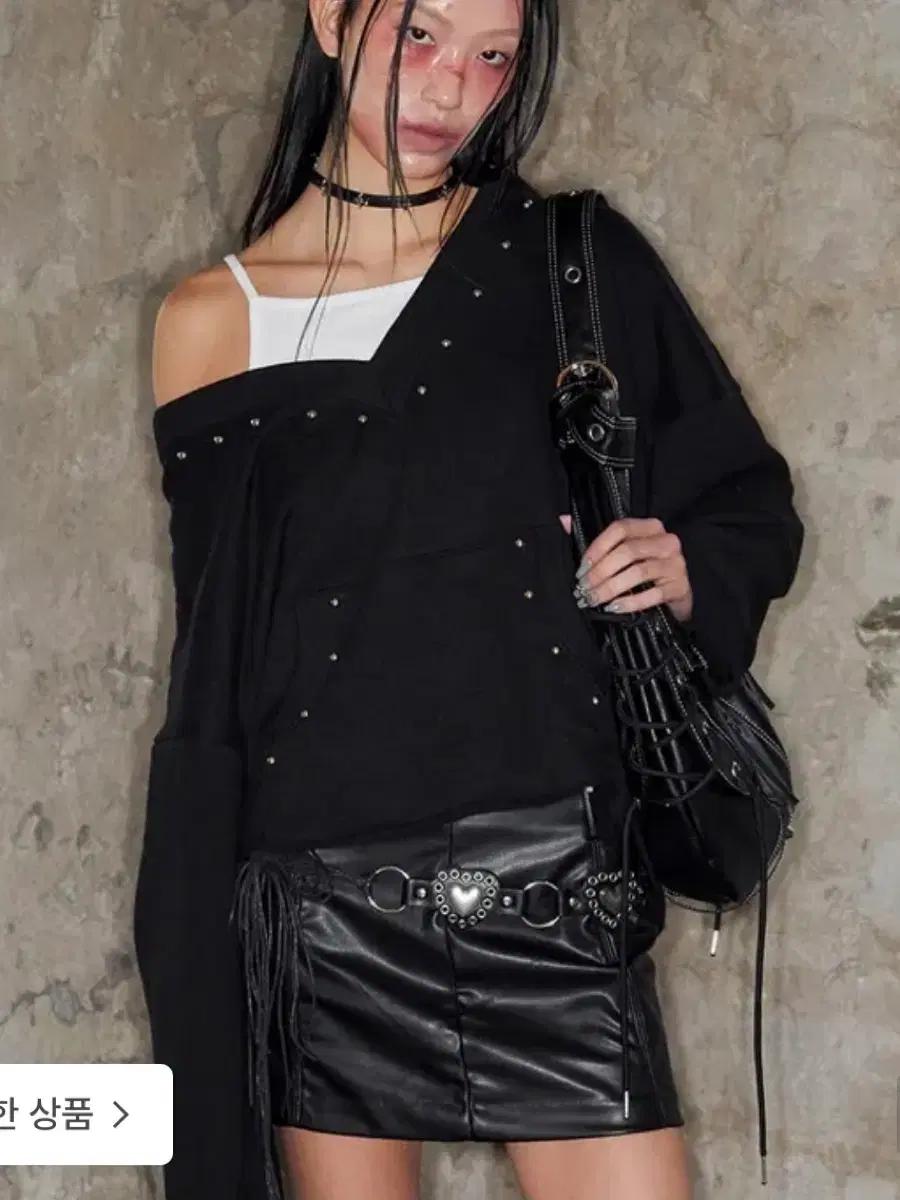 낫노잉 Deep V-Neck Stud Hoodie (BLACK)