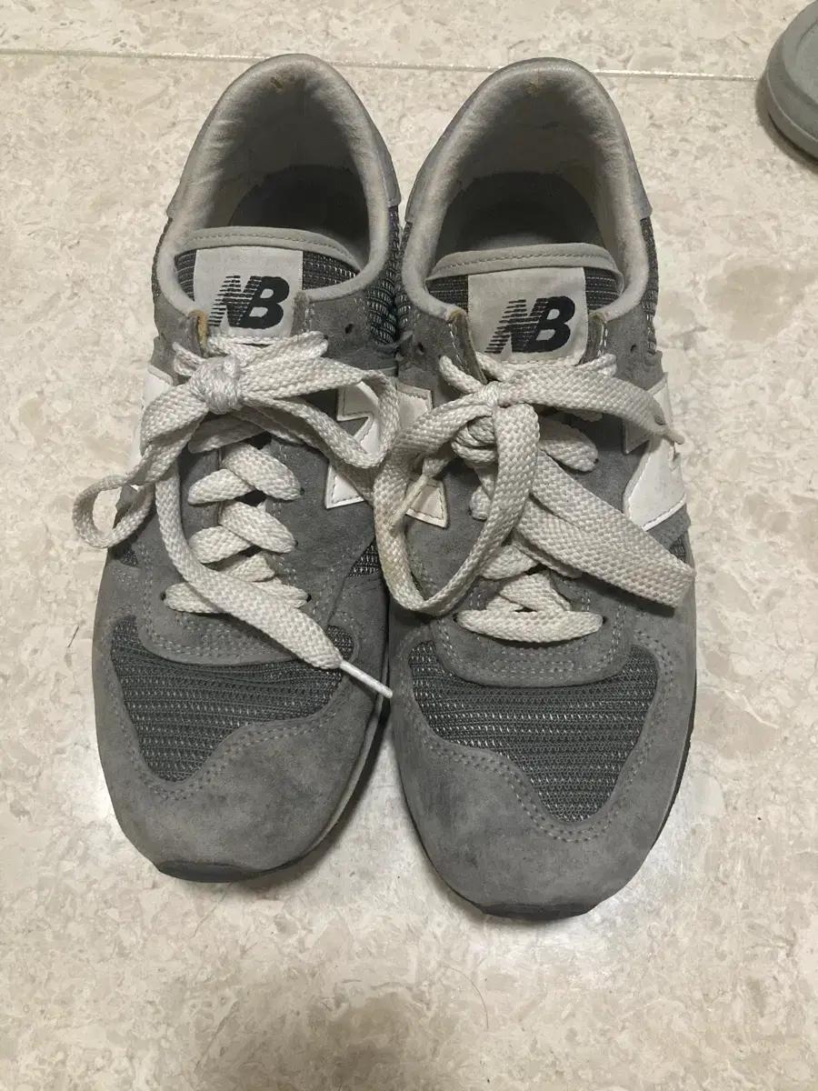 뉴발란스 990v1 그레이 화이트 260