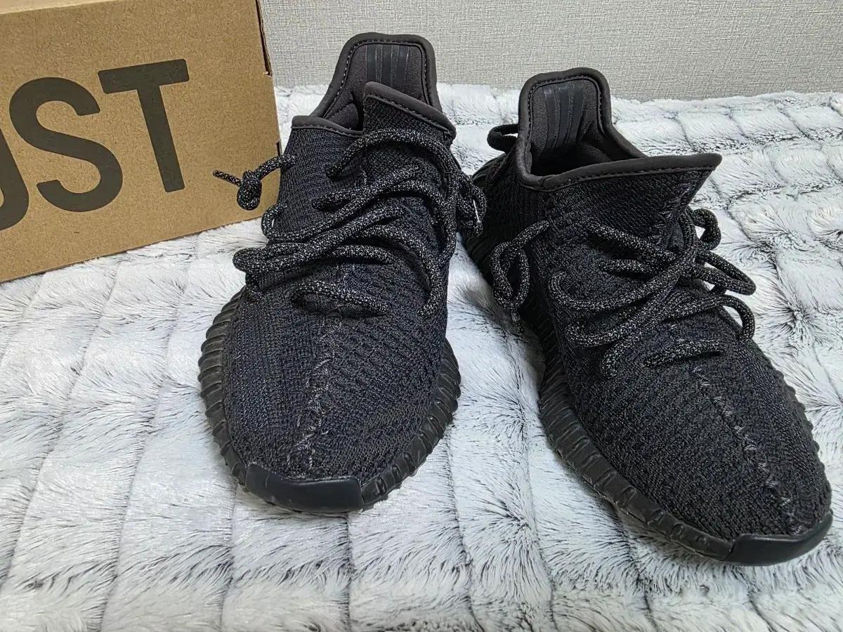 아디다스 이지부스트 350 V2 블랙
