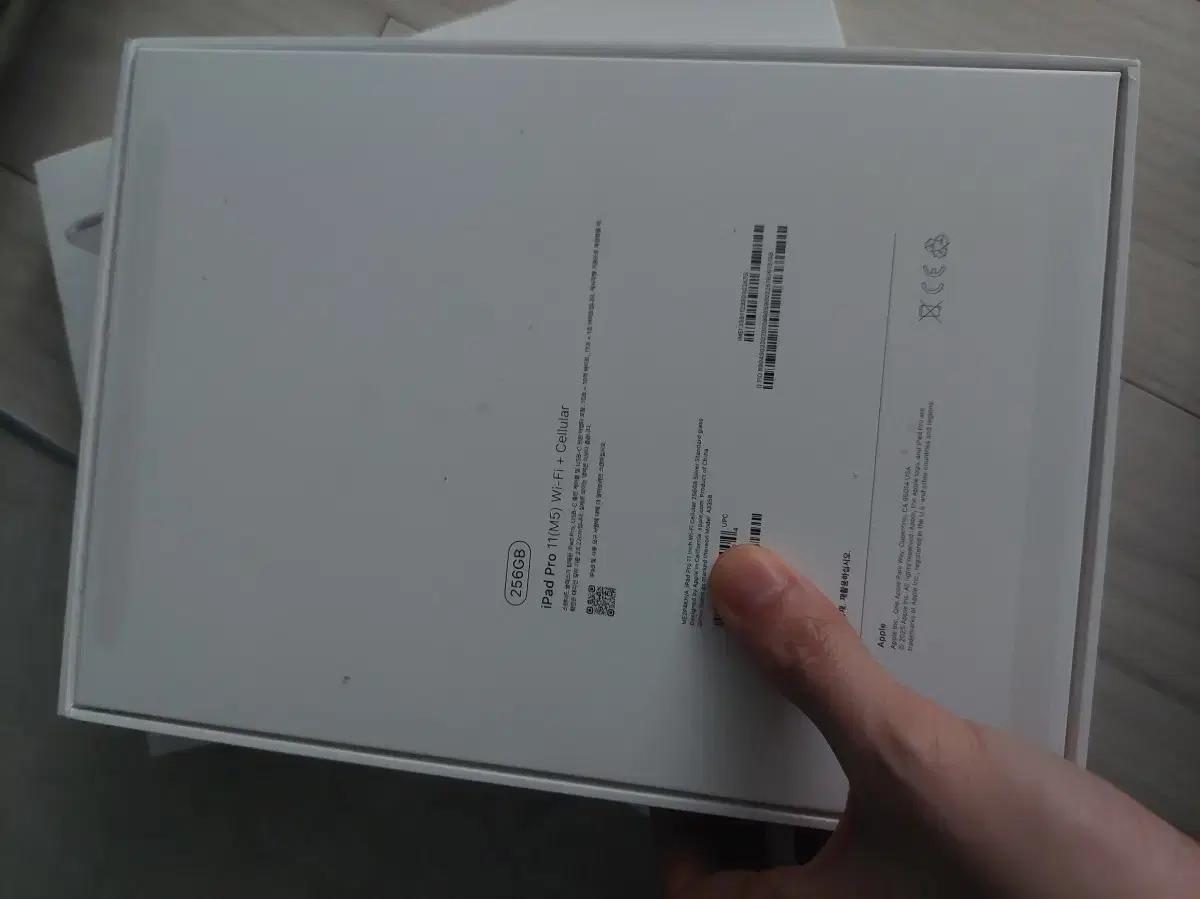 아이패드 프로 m5 11인치 256g wifi / 애플펜슬 프로 팝니다.
