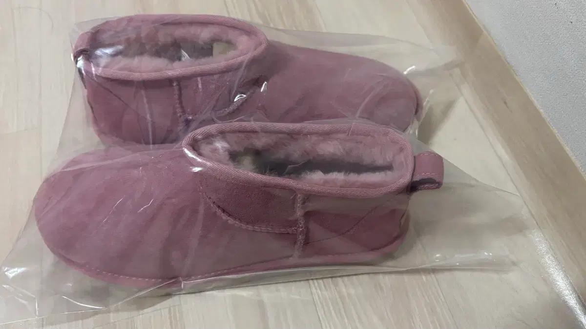 UGG 어그부츠 울트라미니 와인색 270 새상품