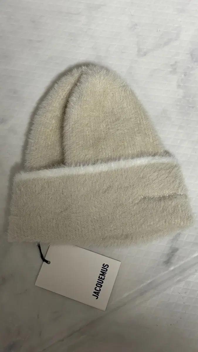 Jacquemus 르 보네 네브 비니 오프화이트