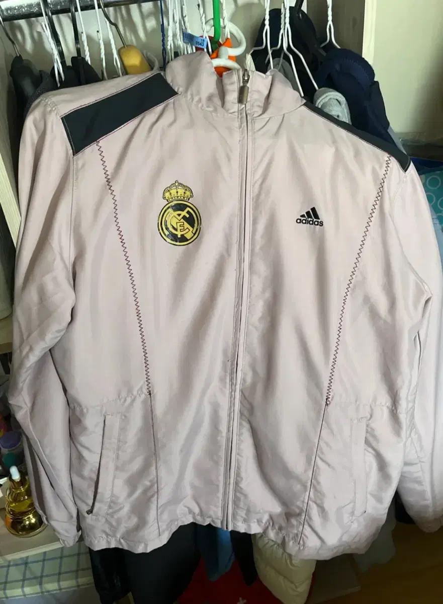 아디다스 레알마드리드 핑크색 바람막이