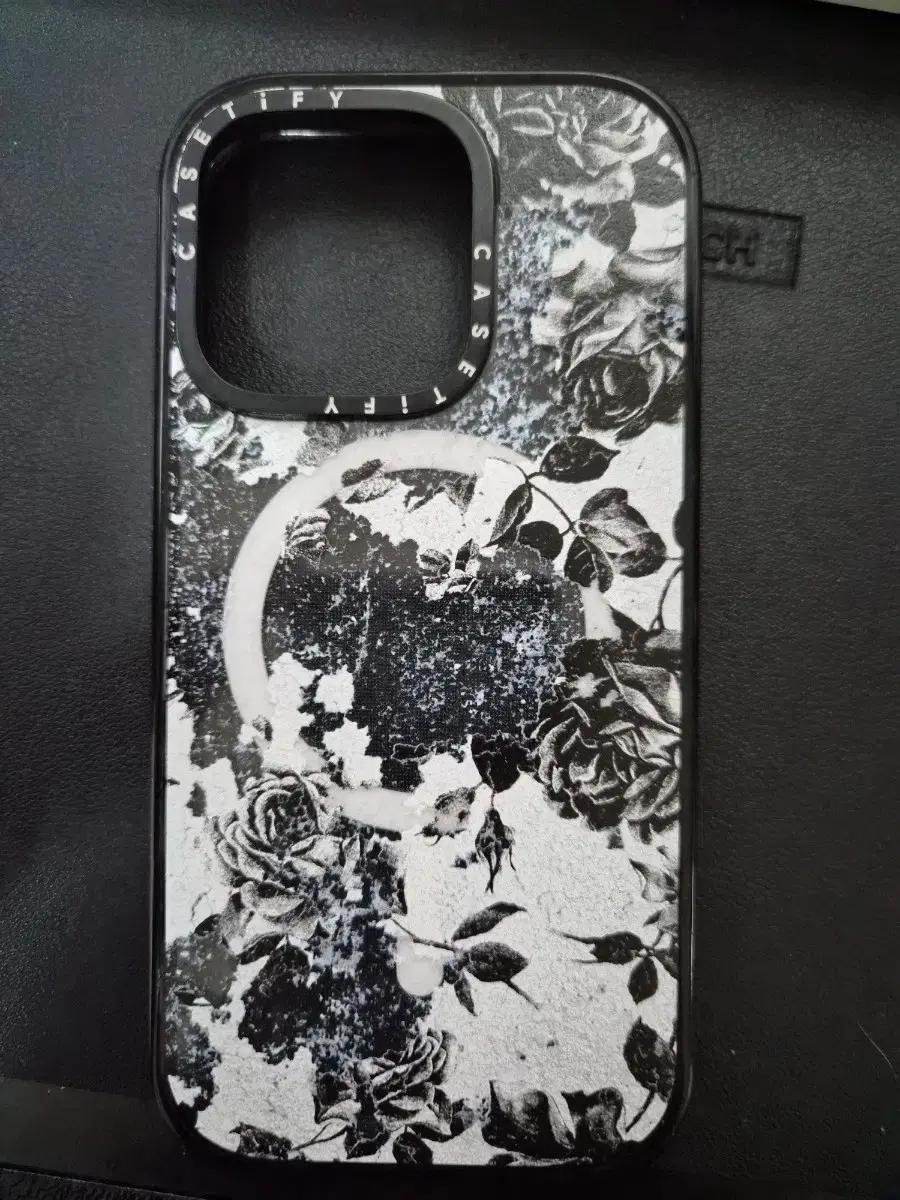 CASETiFY 아이폰 16pro 케이스티파이 플라워 블랙 화이트