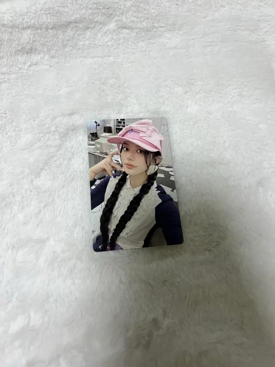 아일릿 낫 큐트 애니모어 민주 포카