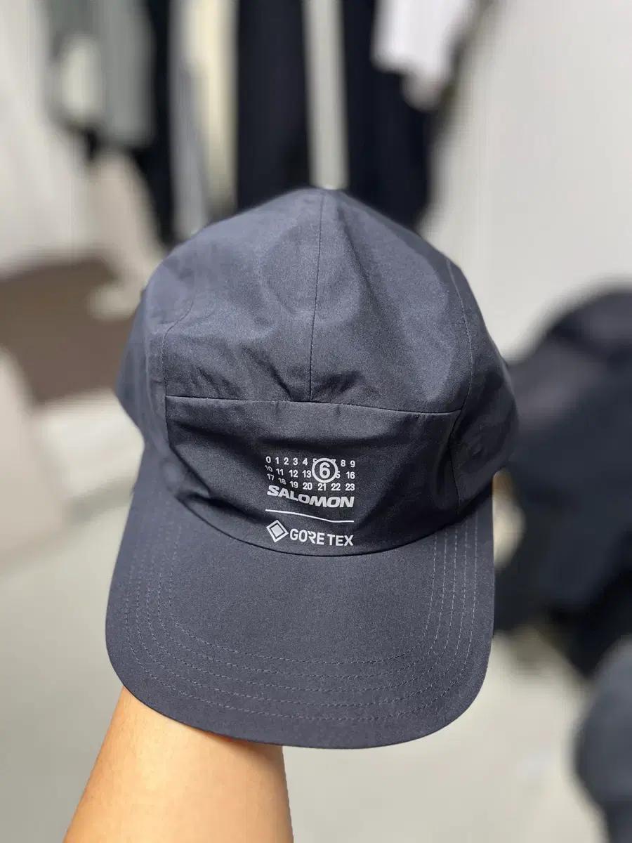 살로몬 고어텍스 x 마르지엘라 MM6 볼캡 블랙