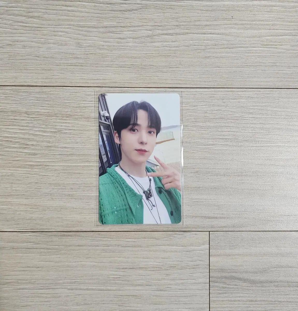 에이티즈 윤호 썸머포토북 포카