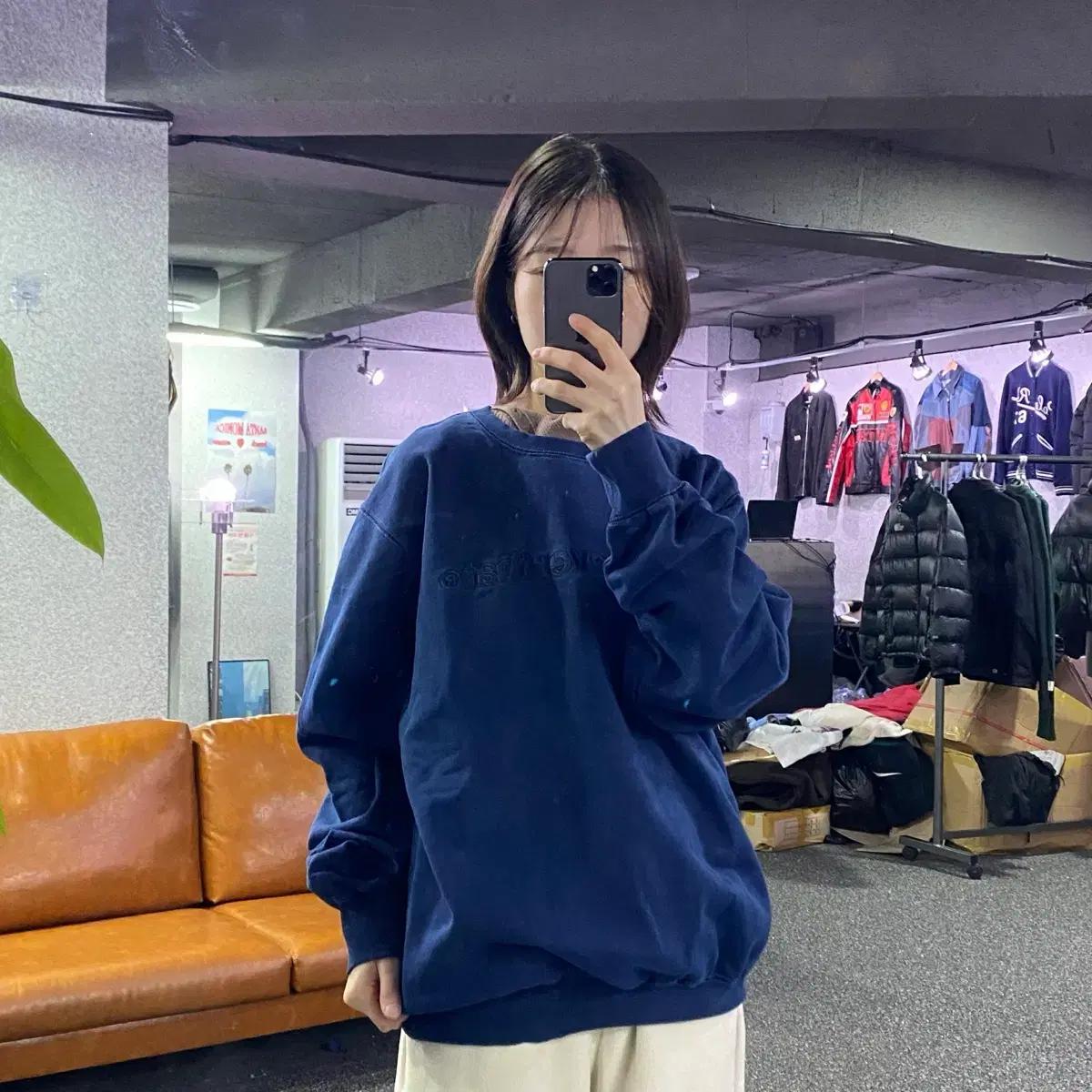 디스이즈네버댓 미들로고 네이비 스웻셔츠 B3349