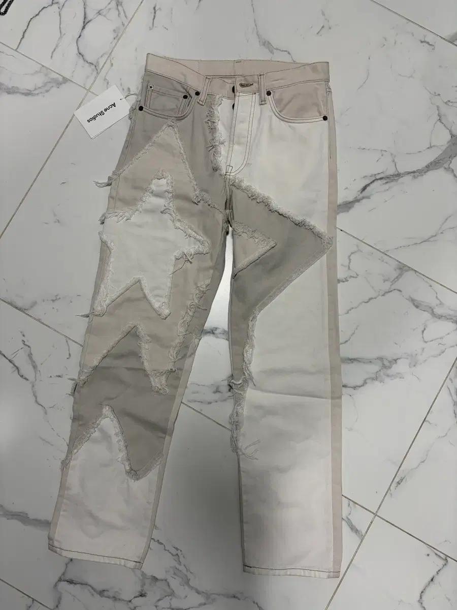 (새상품) Acne Studios 별 패치 데님 팬츠