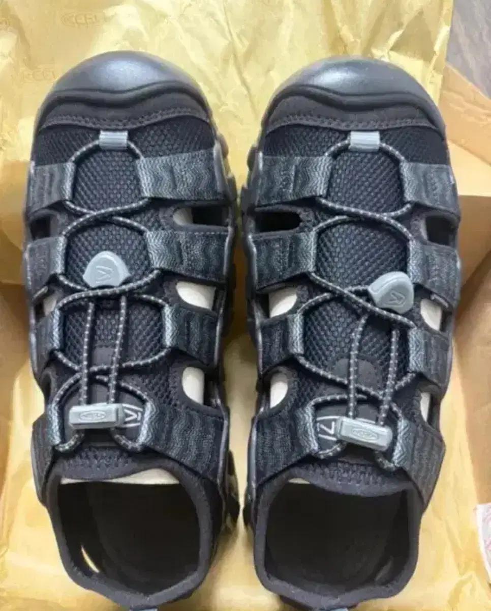 킨 KEEN 블랙 샌들 새상품