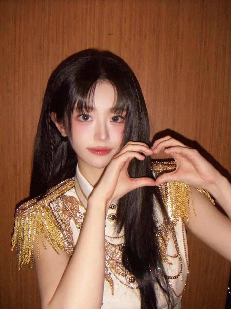 QWER 쵸단 미국투어 싸인폴로라이드