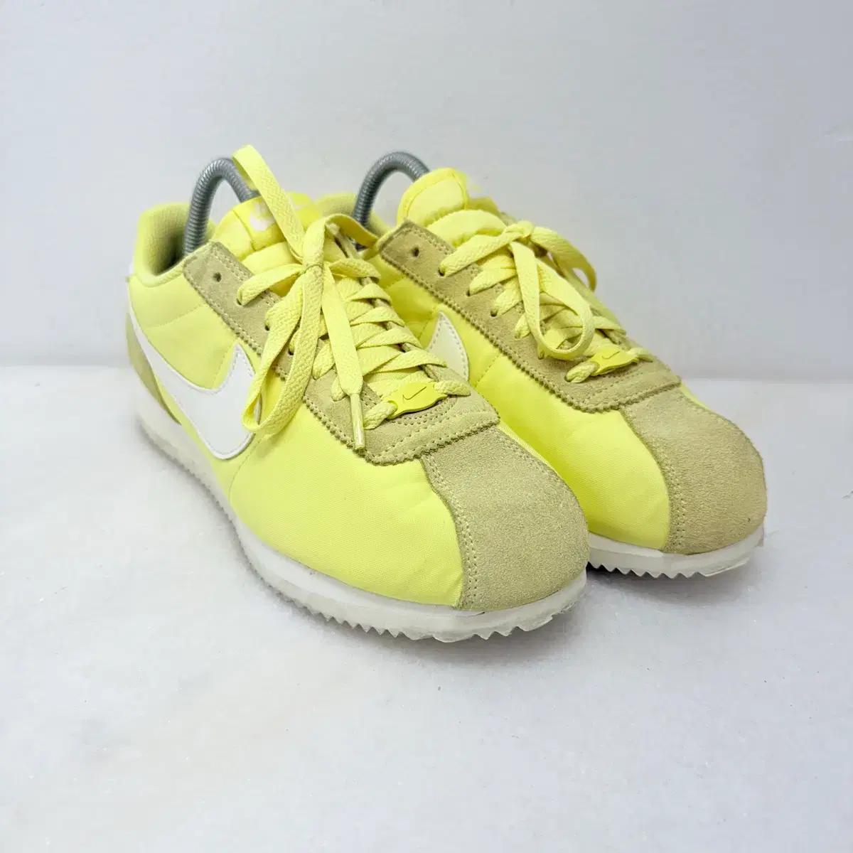 (260)나이키 운동화 코르테즈 TXT 소프트 옐로우 코코넛 밀크