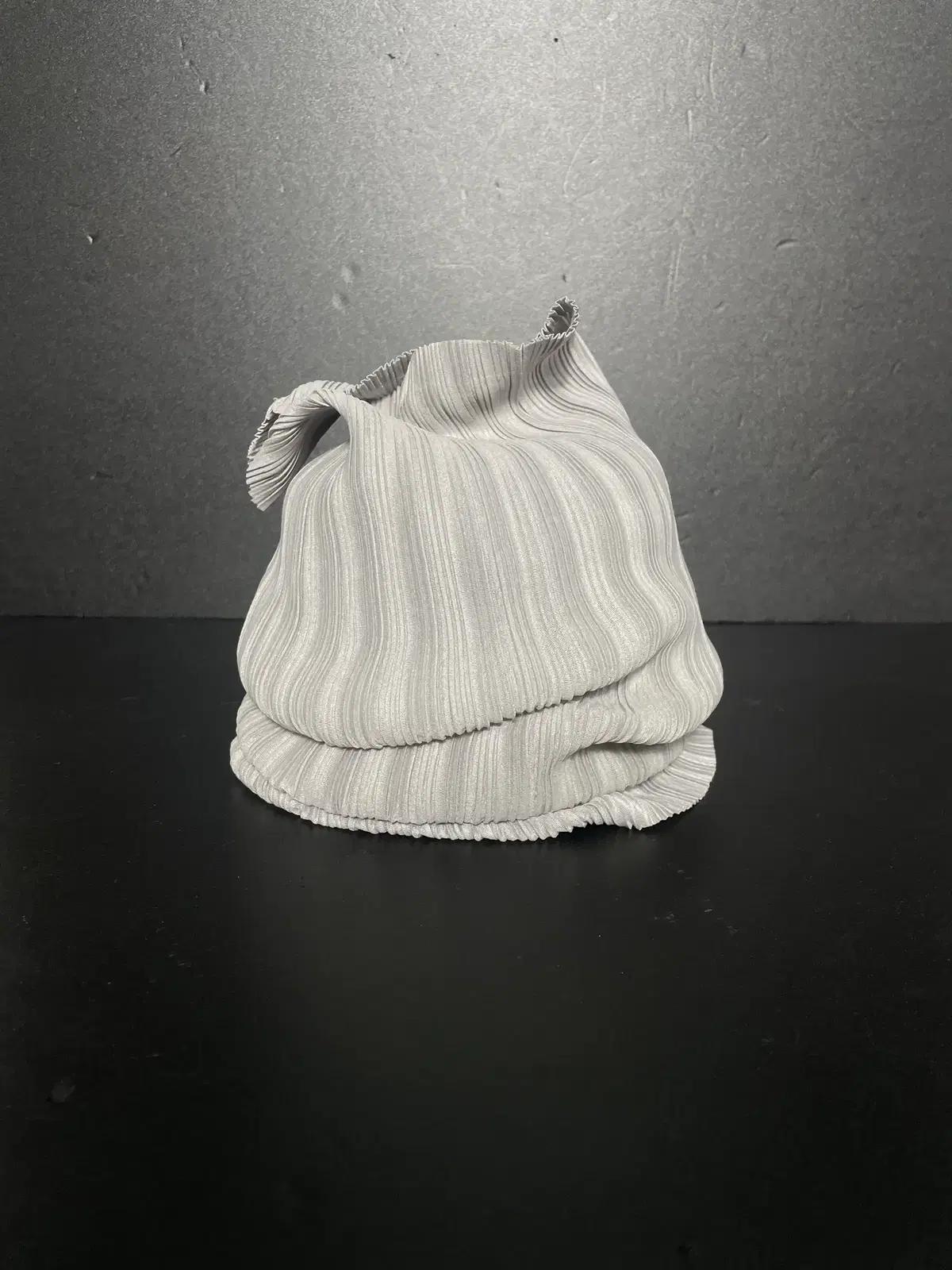 [F] 이세이 미야케 플리츠플리즈 넥워머