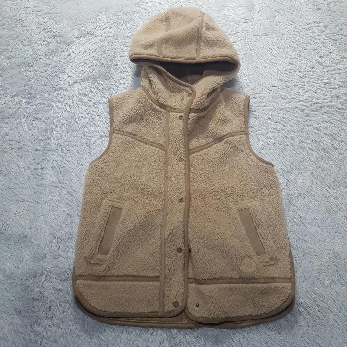 M) 써스데이아일랜드 무스탕 조끼