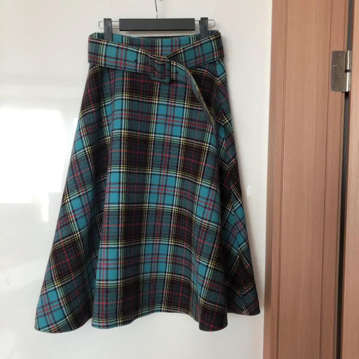레니본 체크 울 모직 겨울 햅번 A라인 플레어 미디 스커트 치마 연말룩