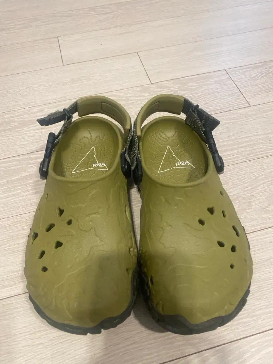 크록스x로아 슬리퍼