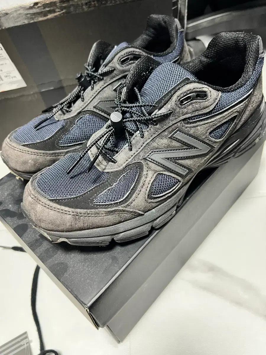 뉴발란스 x 자운드 990v4 네이비 265