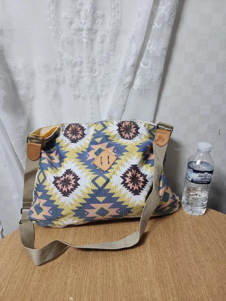 써스데이아일랜드 가방