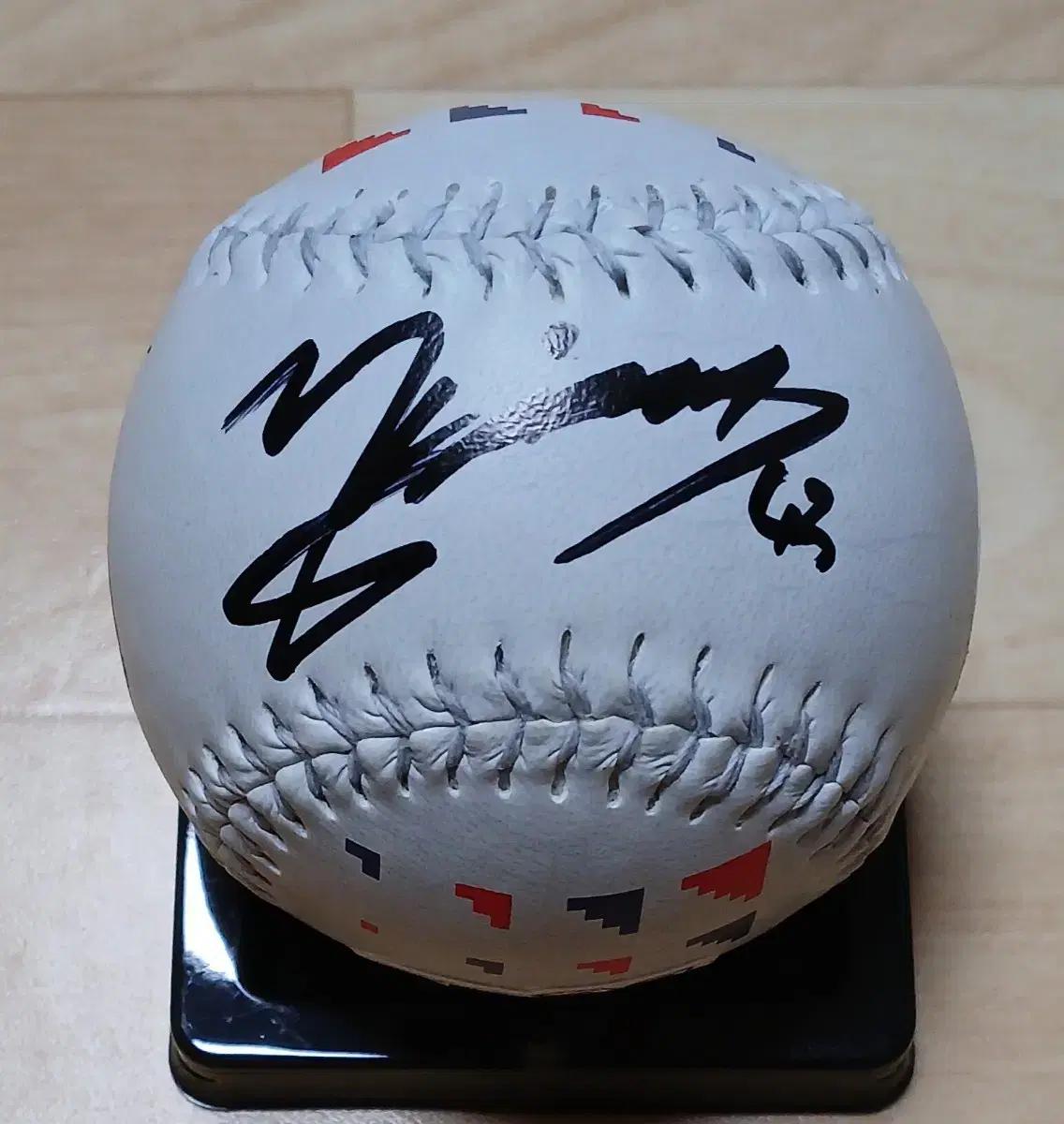 2025 KBO 한국시리즈 기념구 정우주 친필 싸인볼