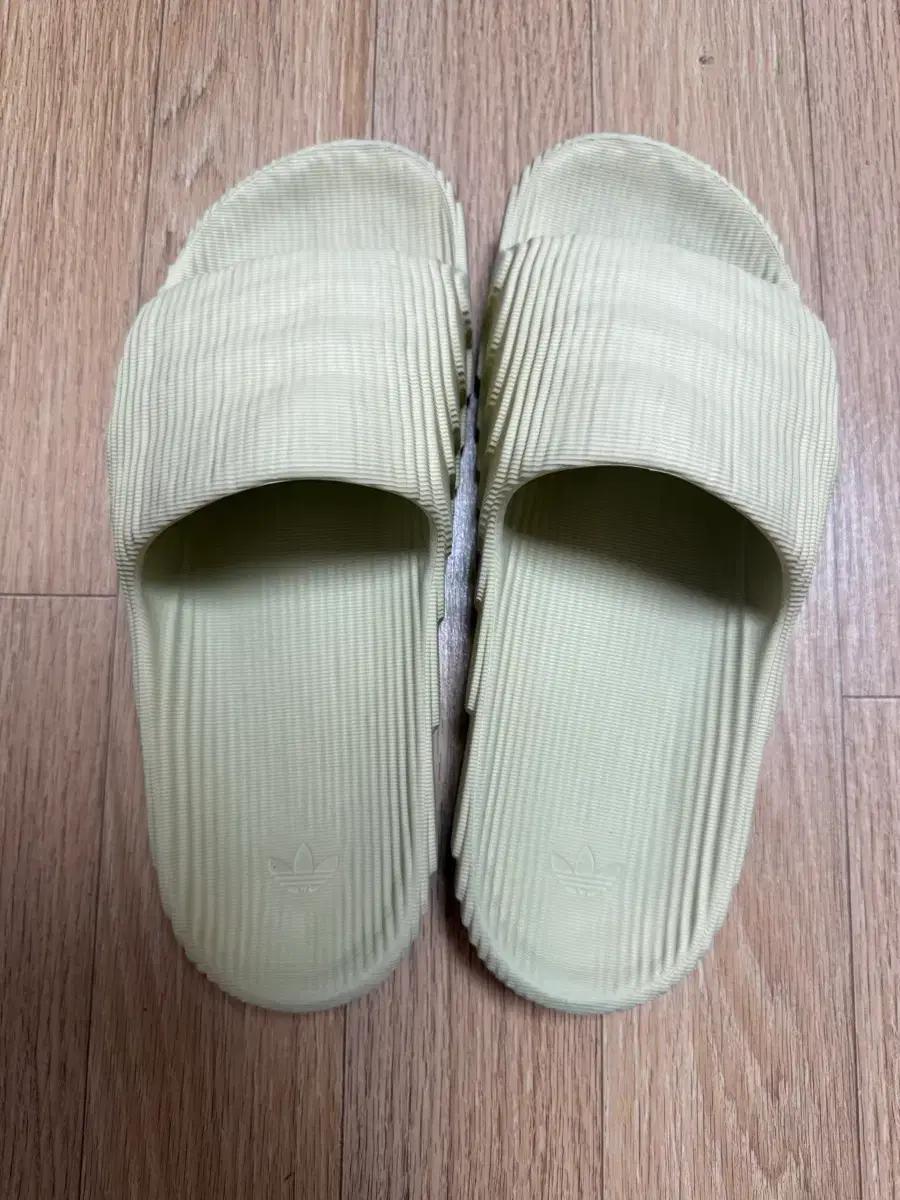 아디다스 아딜렛 라이트 슬라이드 285