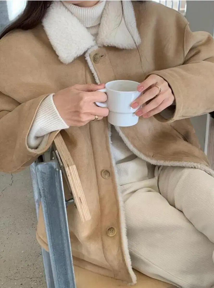 뮤렛 스너글 무스탕