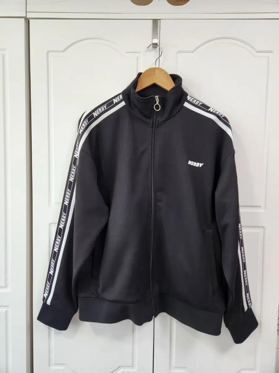 널디 블랙 트랙탑 NERDY 테이프 라인