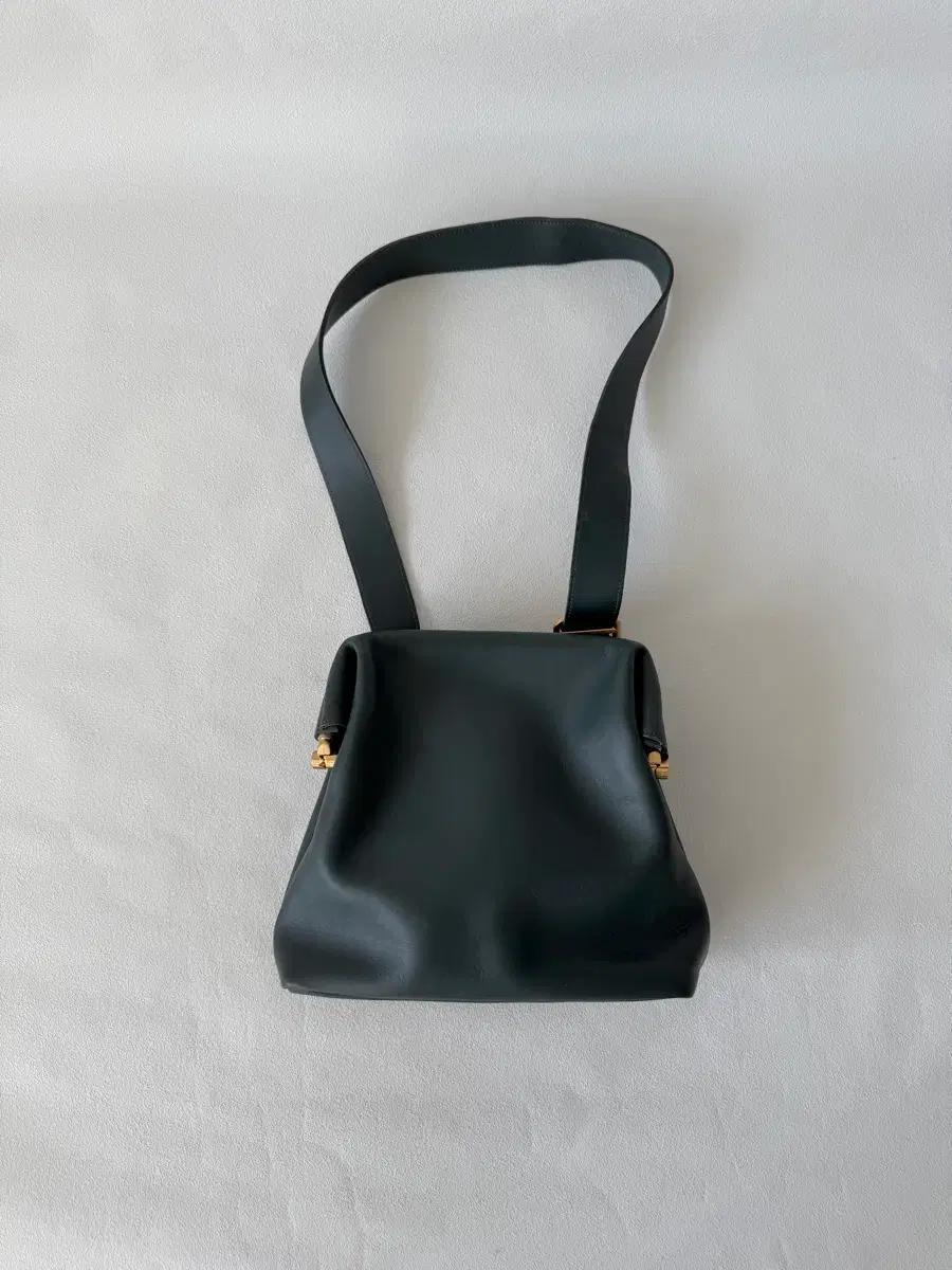 오소이(OSOI) 레더 브로트백