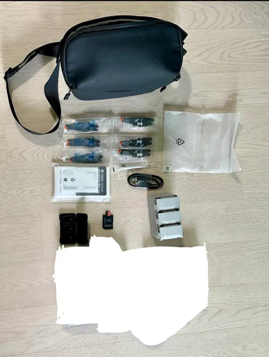 DJI 프로4 배터리 및 기타 부속품 일괄
